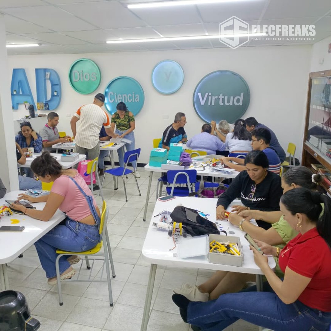 Sharing some nice photos from @yaminassaf✨ 📚✨ Dive into the world of innovation with Tecnoedu's seminar! 🚀 Teachers are exploring the endless possibilities of Nezha building kits from ELECFREAKS, equipping themselves with the tools to inspire and educate the next generation…