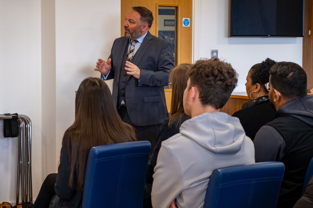 Such an inspiring day hosting @NJMLearning alongside @AVFCFoundation & @wwfcfoundation, gaining insight into the UK Justice System. 🏛️📚 District Tribunal Judges shared their experiences with students, followed by a thrilling mock trial. 🗣️👩‍⚖️ @PLCommunities | #PLInspires