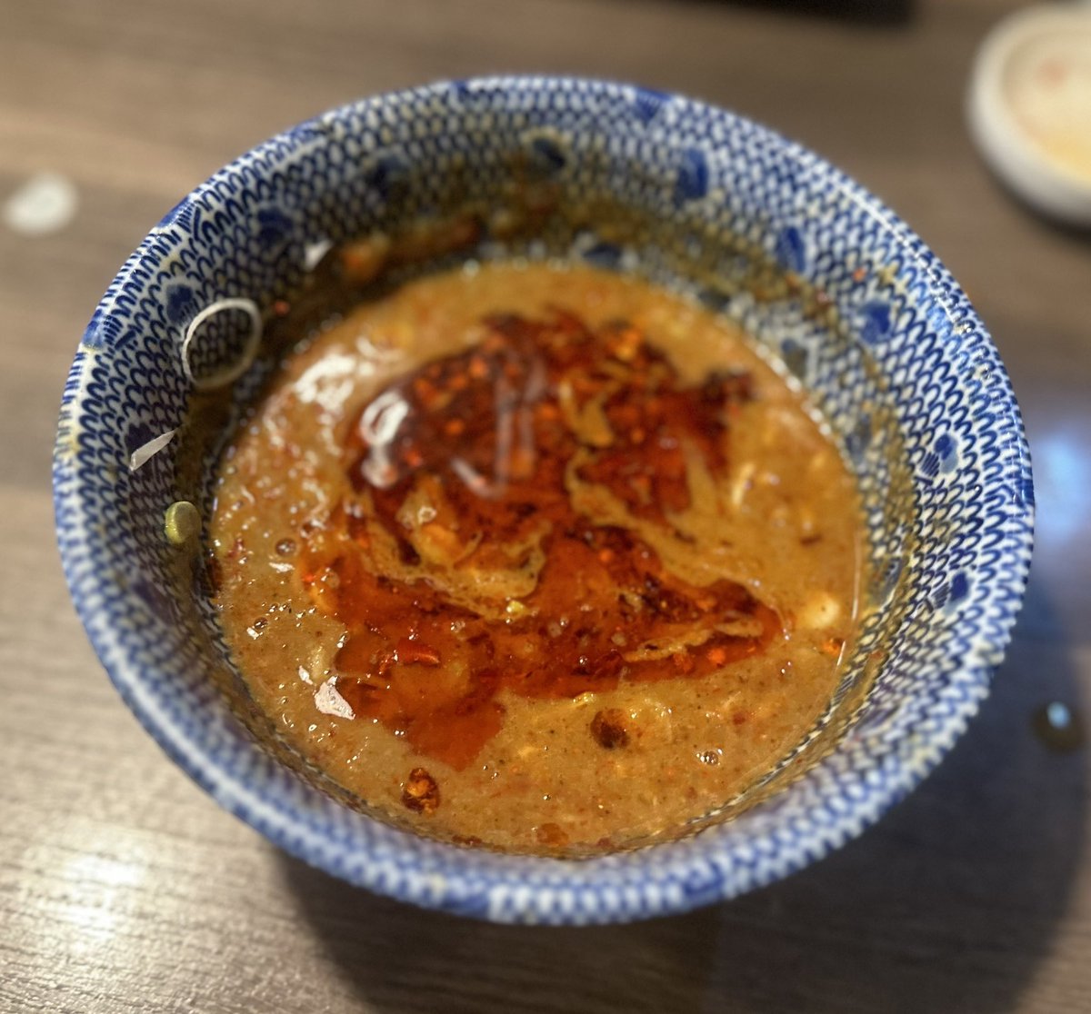 狼煙 本店 さん 釜玉辛つけ麺 限定麺 今日は色々あってランチが17時半💦 限定麺あった〜💦 弾力性があり腰もある限定麺💕そのままでもやば🐴💕 釜玉、つけ麺、辛つけ、辣油のつけ汁💕このバリエーションは最高👍✨ しかもどれも🐴🐴💕 美味し過ぎてあっという間に完食😋 大満足😍ご馳走様でした〜🙇‍♂️