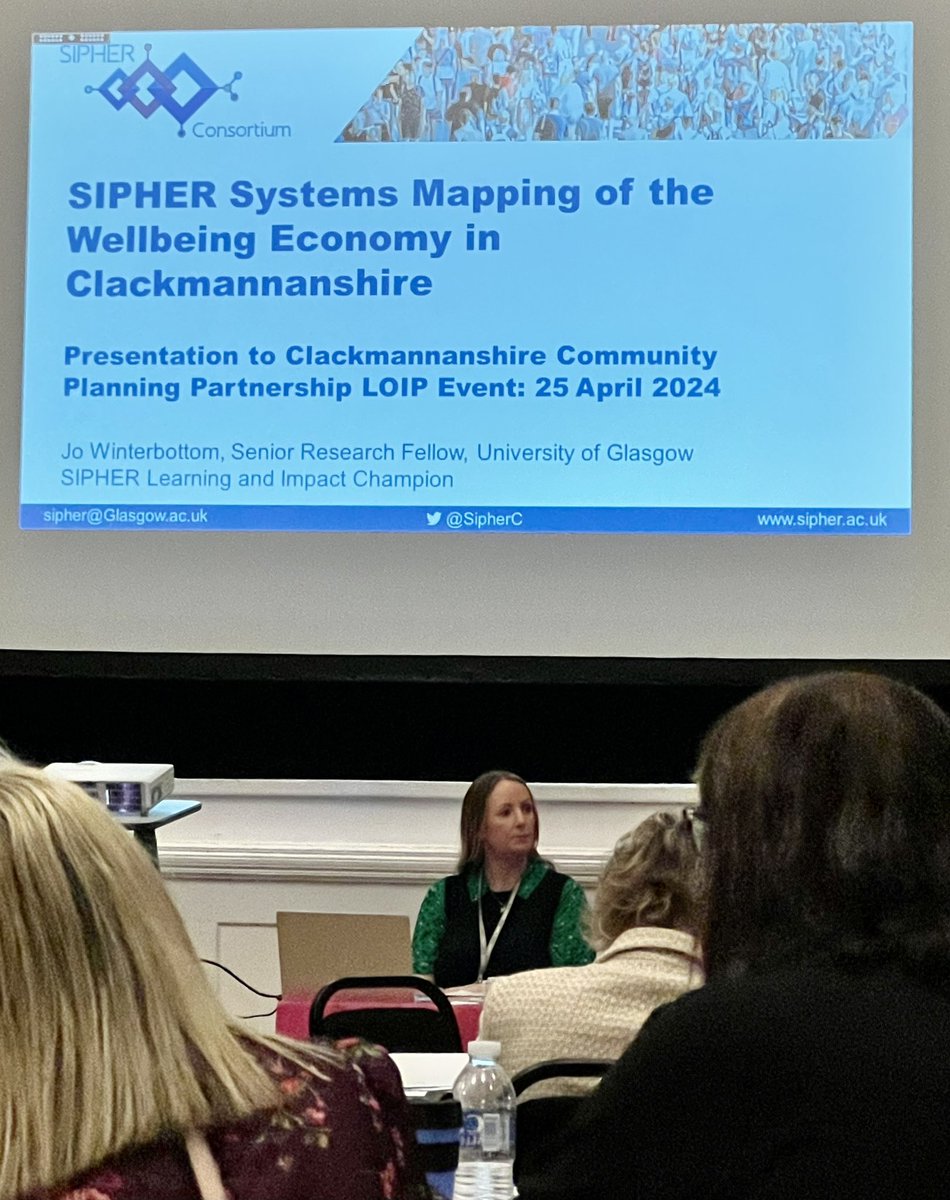 Now for the presentation on the #SIPHER Systems Mapping Findings and Key Themes - for our #WellbeingEconomy at today’s #AlloaTownHall event.

Jo Winterbottom @thepolicynerd from the University of Glasgow starts with the #SIPHER Consortium.
@clacksCTSI @ClacksCouncil @AlloaFirst