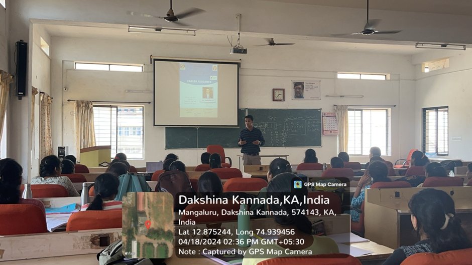 A valuable session was conducted by Dr. Dheeraj H, Placement Officer of our college on carrier guidance which was held on 18-04-2024 
#college #engineering #students 
@mhrd_innovation