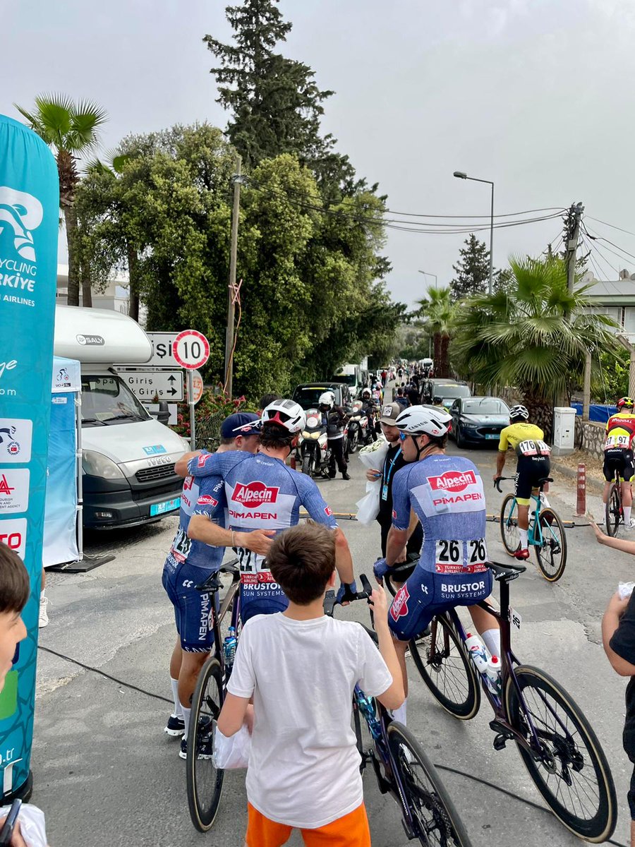 Halfway through the @tourofturkiye with our temporary adapted design, showcasing @PimapenTR, one of the Turkish brands of @Deceuninck. With 3 podium spots out of 4 stages and @henri_uhlig currently 3rd in the GC, it has been a successful journey so far! #AlpecinPimapen #Pimapen