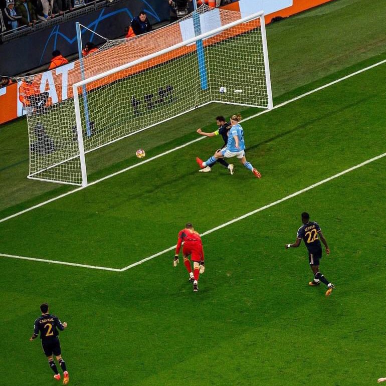 Real Madrid robbing Manchester City of a clear goal.

VARdrid🤬