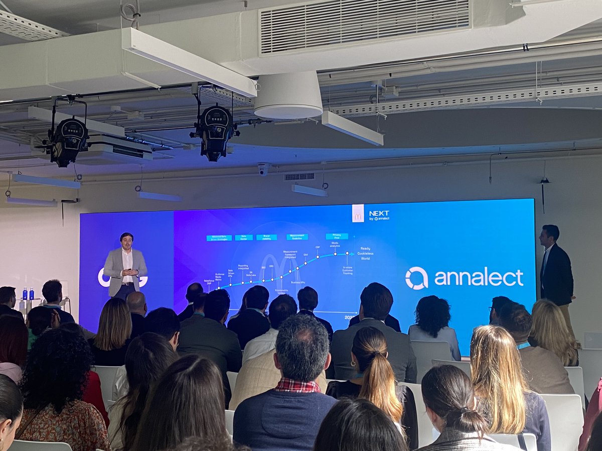 mkdirecto's tweet photo. Javi Bosque, Digital &amp; Media Lead de McDonald’s 🍔, acompañado de Sergio Suarez (@annalect) habla de la era de la privacidad en base a la actividad de @McDonalds 👇🏾 https://t.co/6mSwEaQdlh