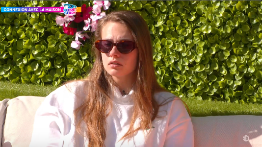 luminisca's tweet image. charlène « y en a qui crie, y en a qui rit, ils sont agités, ils sont virulents, ils s'arrêtent jamais d'être agité et c'est fatigant » #SecretStory