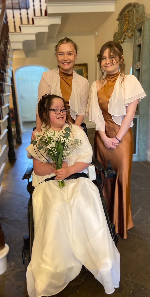 Morning ♥️✌️🏼 I promise I won't bore you with more pics of my middle Sister’s & Andrew's beautiful wedding yesterday. Then again this is my account so… tough 🤣😉 My beautiful daughter my handsome son and 2 of my gorgeous nieces. Teresa’s daughters did an incredible role as