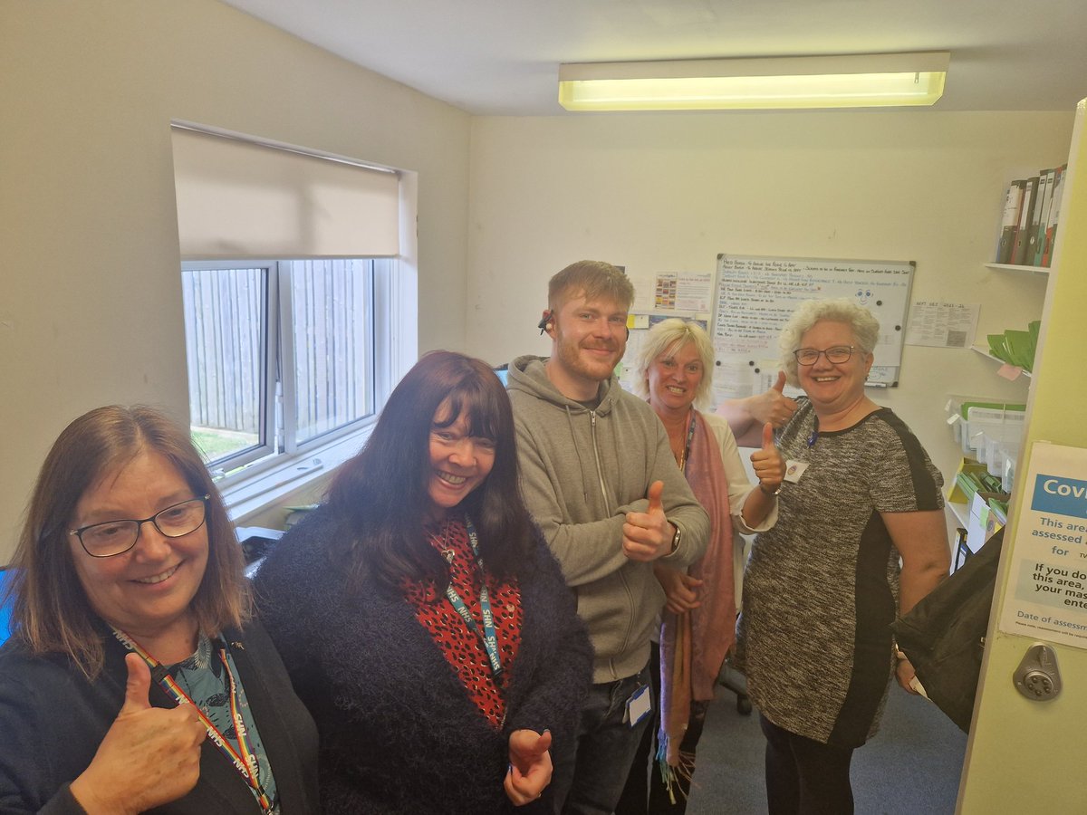 JuliaBM2CEO's tweet photo. What a privilege yesterday to visit Christchurch Hospital to celebrate #AdministrativeProfessionalsDay . Our admin teams work exceptionally hard and without them the NHS would grind to a halt. Look8ng forward to next year! @UHD_NHS @S_HarringtonNHS https://t.co/zvkIclIgcv
