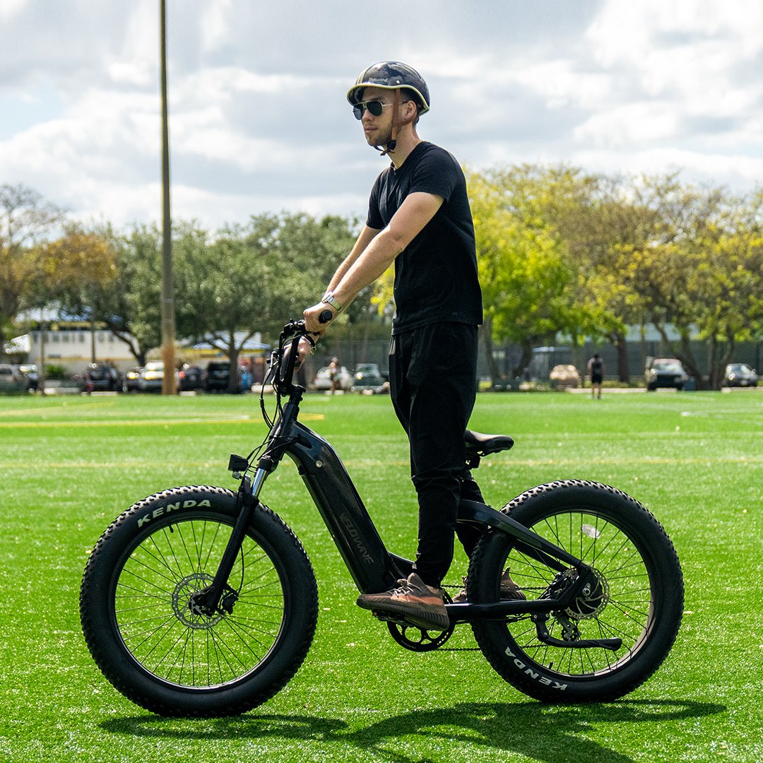 Noticed any similarities between Grace 2.0 & Ranger ST? You're spot on! 
Think of Grace as the Ranger ST, but with a PRO twist🚀 With a larger battery (960Wh vs. 720Wh) and torque sensor, the Grace takes the riding experience up a notch! ✨ 
#GraceElectricBike #ebike #Velowave