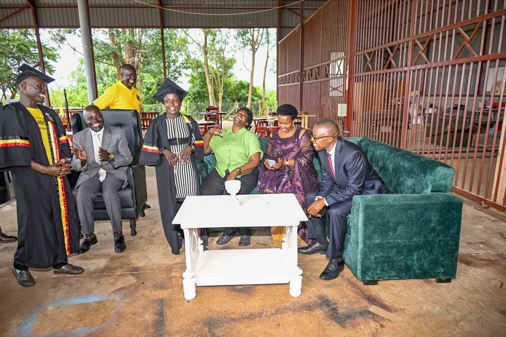 489 youths graduated at Tooro Zonal Presidential Industrial Hub located in Kyenjojo district. The ceremony was graced by Tooro Kingdom’s Deputy Prime Minister Mr. Kwemara Ngabu William. I congratulate the graduates, once again.