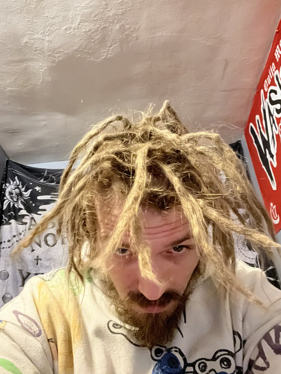 wisnasky_shawn's tweet photo. Had the top section of my locs in a pony tail all day at work under a beanie got home and released the beast i present to you the spider whoop whoop #dreadlocks #dreadstyles #juggalo #spiderhair https://t.co/ID7FD0PG68