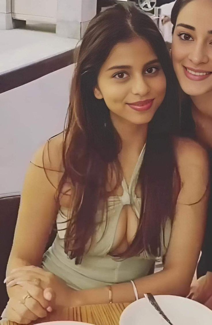 - i call you beautiful!🌹

your beauty cannot be ignored, it is something unbelievable because it not only pleases my eyes bt also warms my heart! 💌

the Royal Princess of Mannat Kingdom:) 👑😘..

#SuhanaKhan