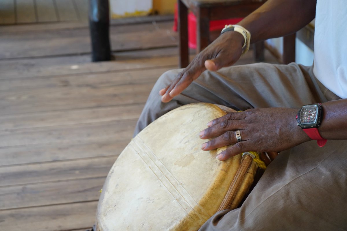 AnnieLouBunz's tweet photo. 🇧🇿#Belize is #CultureRich, CollaborationStrong 🖤💛#SupaG & #LebehaDrummers - heights of #PuntaRock & traditional #Garifuna #Drumming. #Garifuna🖤💛 "Masterpiece of the Oral & Intangible Heritage of Humanity." See @UNESCO. https://t.co/sYDCMqwjbd https://t.co/EvkCcrwj5y https://t.co/LXZm6INwXB