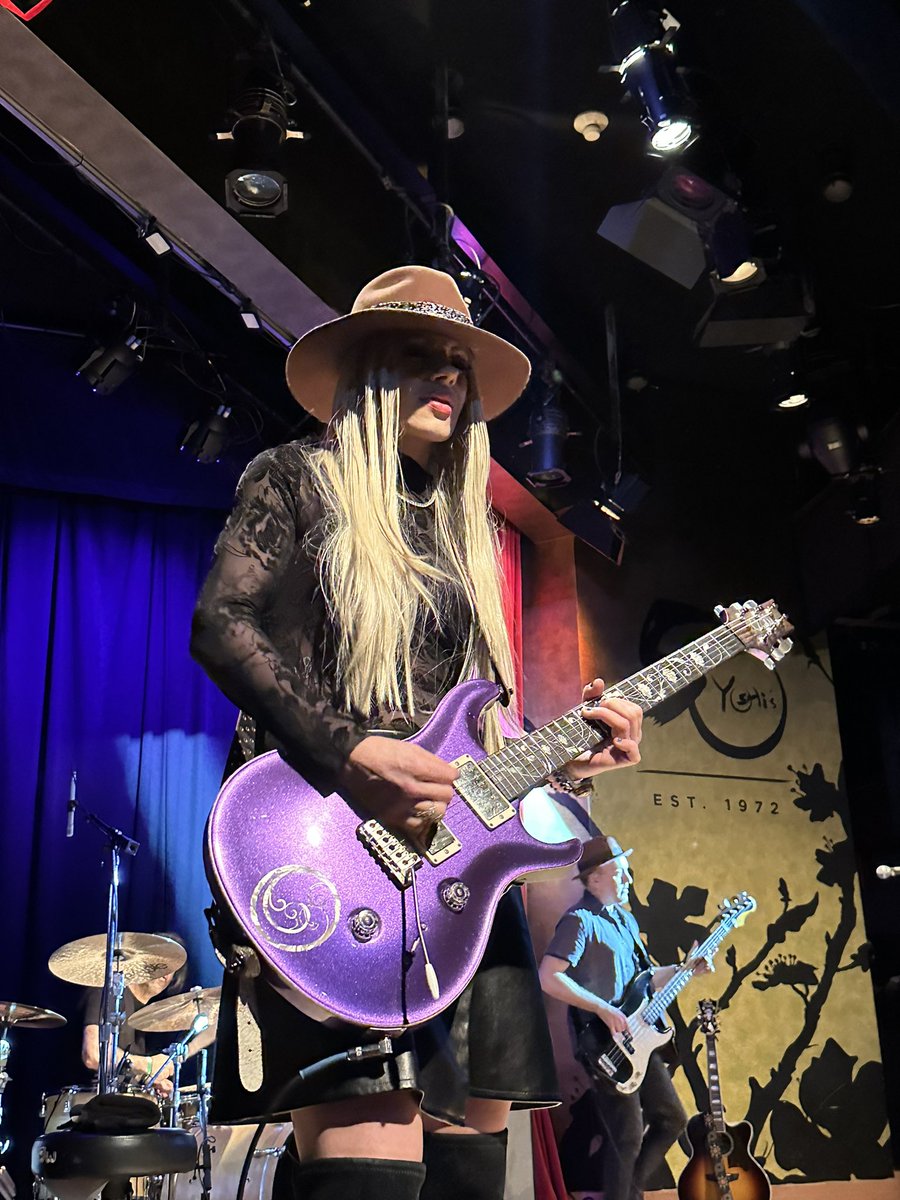 orianthi tweet picture