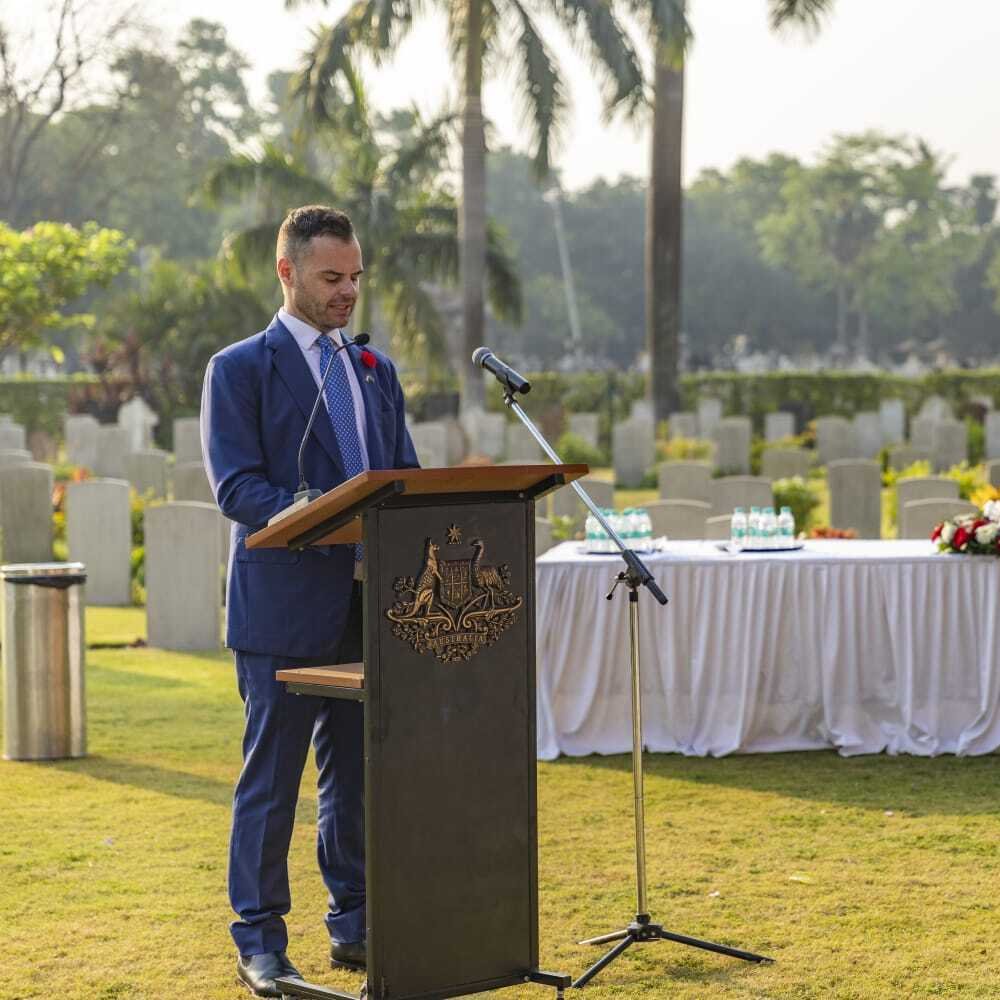 On #ANZACDay, Australians reflect, honour and remember our 🇦🇺 & 🇳🇿 servicemen & servicewomen. Their loyalty, selflessness and courage are a part of our national identity. We remember also the 🇮🇳 who served in Gallipoli. In Kolkata, 4 🇦🇺 and 2 🇳🇿 are laid to rest. #LestWeForget