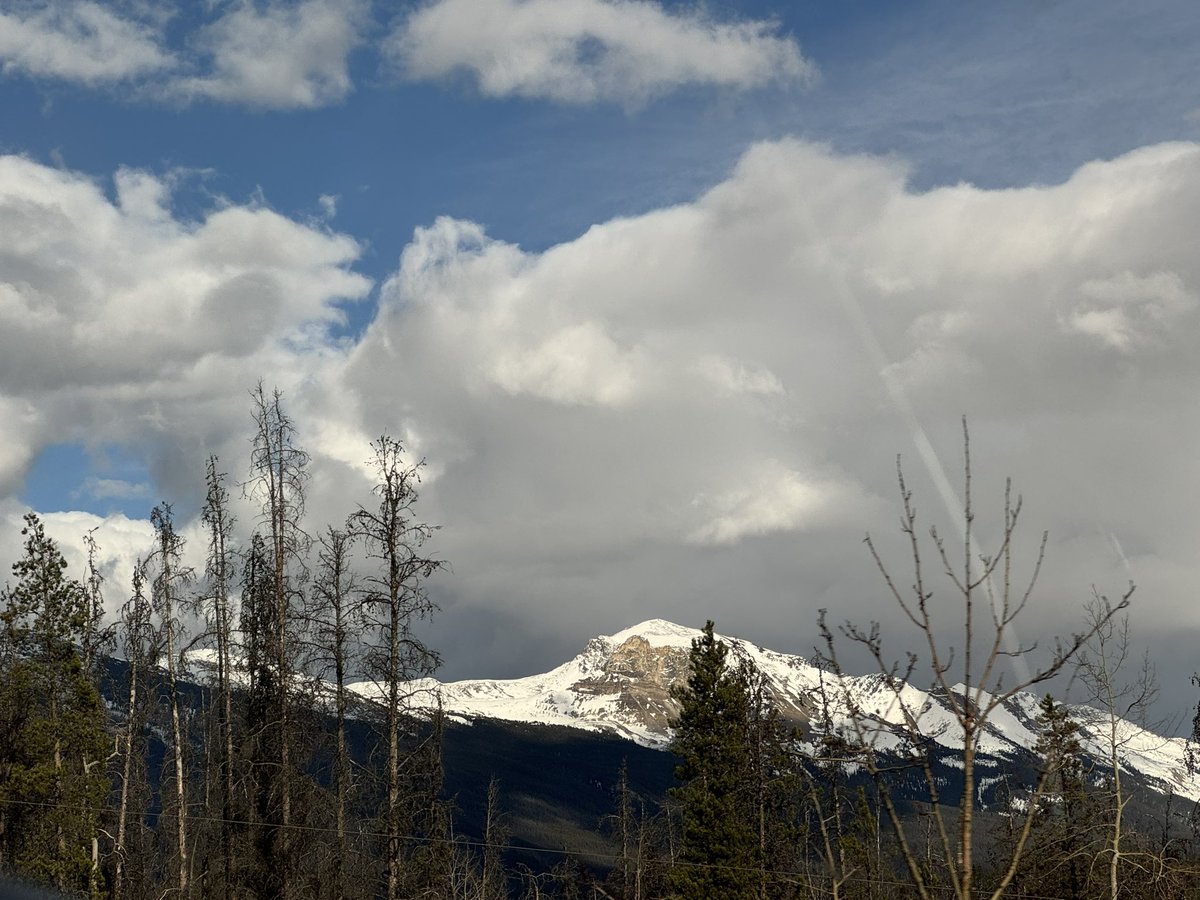 The frozen river in #canadianrockies #rockymountains #NatureLover