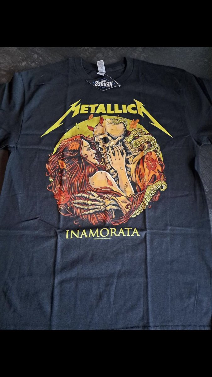 Yes.. i’ve designed an official Metallica t-shirt… and i feel absolutely happy! This is a dream come true for me… #metallica #officialmerch #inamorata #tshirtdesign  #puiscalzadaart