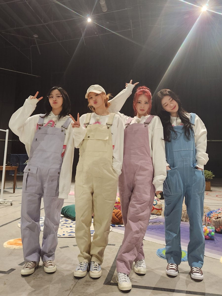 ITZYofficial's tweet photo. 띄어쓰기의 중요성_IT’ZZZ 트릭샷ver.
ㄴ 퇴근... 해보고 싶어🥲
ㄴ 퇴근해, 보고 싶어💗

칼퇴의 주인공은? 다음 주 목요일 IT'ZZZ에서!

#ITZY #MIDZY @ITZYofficial
#ITZZZ #ITㅋㅋㅋ https://t.co/F4pxfCImuM