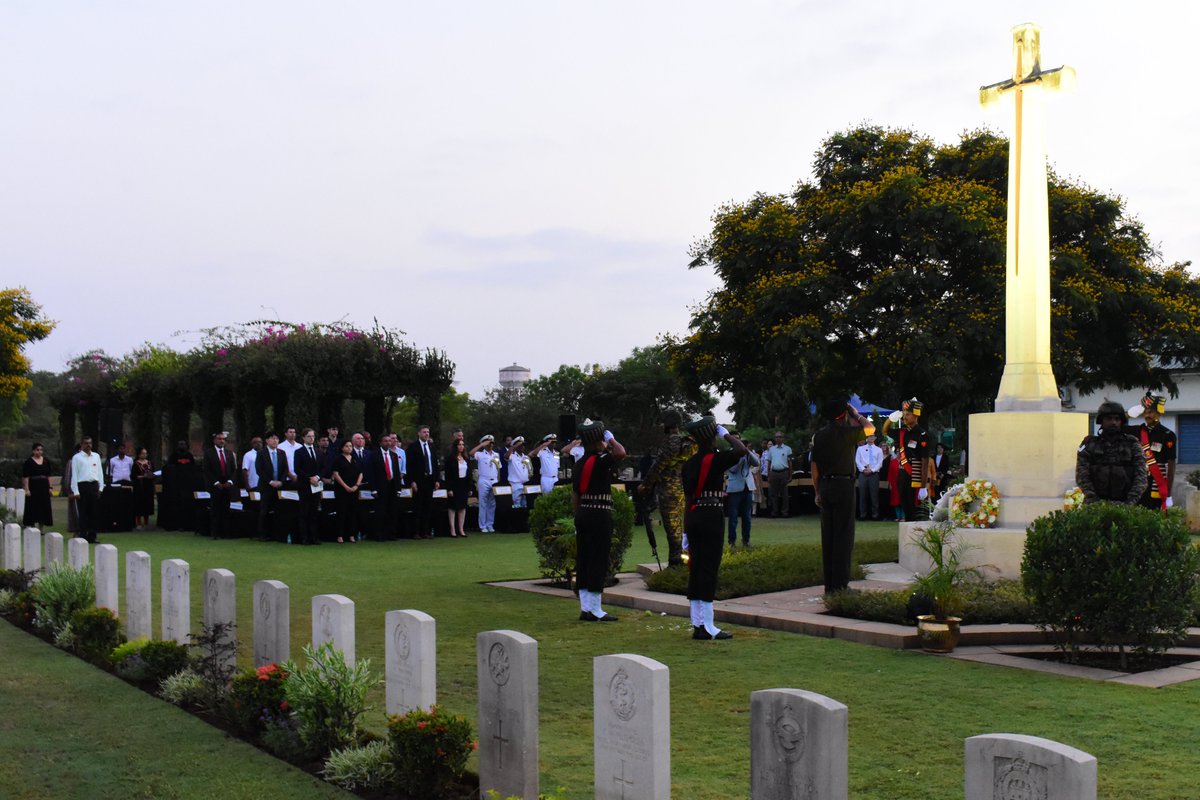 Senthil45999250's tweet photo. #AnzacDay2024 Day Dawn service at Madras War Cemetery LEST WE FORGET @CWGC @AAPAComms https://t.co/X1u8rQqrs2