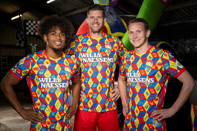 RKC vraagt hun carnavalsshirt terug.