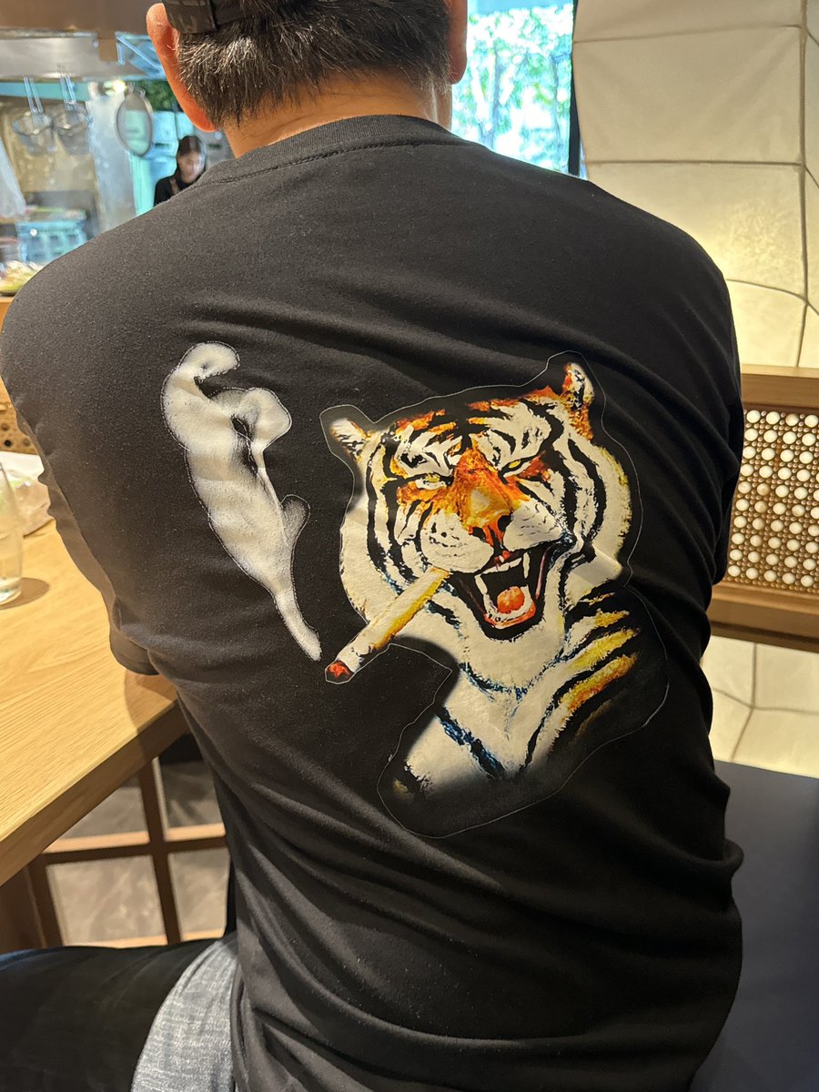 Having a lunch with my Japanese friends. One of them wearing this and he said he loves @LaughingTigerBK 🤣