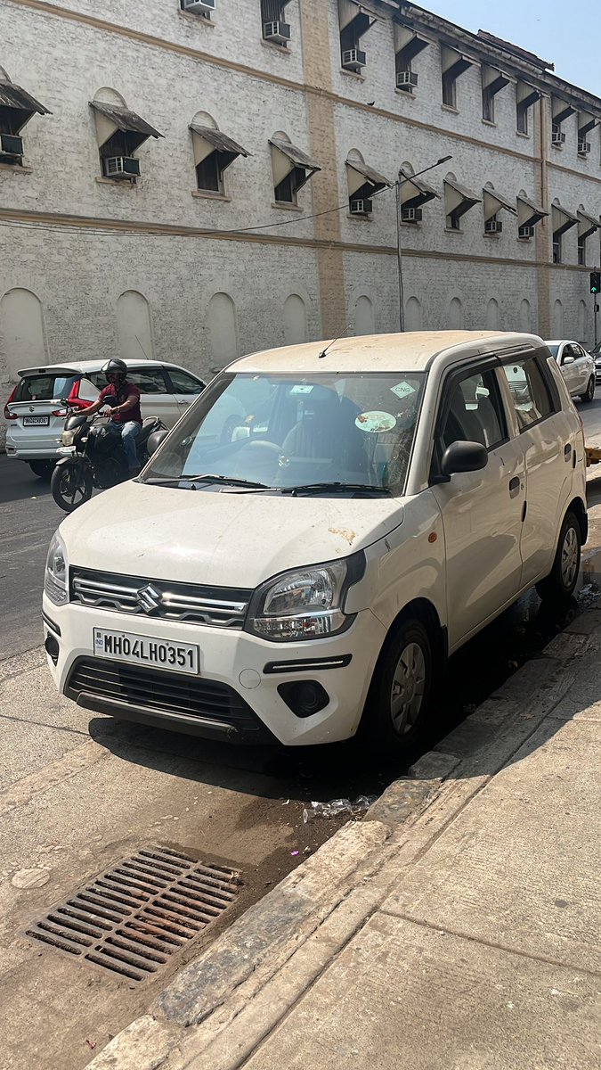 adresswalla's tweet photo. @MTPHereToHelp 
Unknown Car parked on the road ( no parking )at 72, shahid Bhaghat Singh road , near old custom house 
Please do the needful https://t.co/wi5PH2Q33S