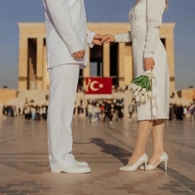 Türkle evlen, Türk'ü yaşat, Türklüğü yaşa!