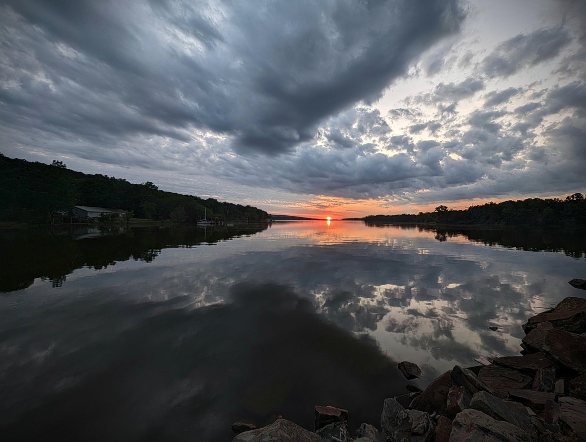 Zormsk's tweet photo. Sometimes fishing isn't all about fish. Tonight's sunset on Lake Dardanelle in Arkansas. https://t.co/7u6EAjLCkJ
