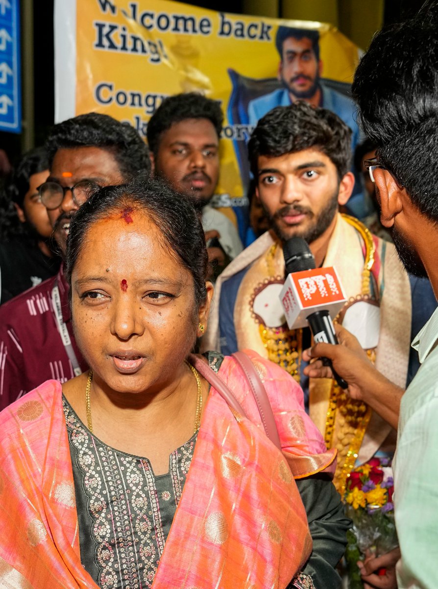 Chennai: Indian Chess grandmaster Dommaraju Gukesh being welcomed s on his arrival at the Chennai Airport
#DGukesh #GukeshD #Chennai #CHESSMASTER #Grandmaster