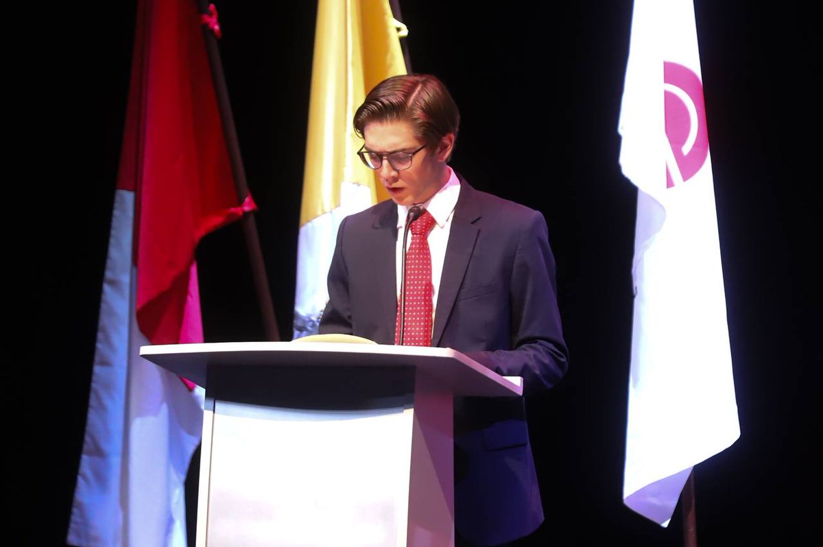 PabloLemusN's tweet photo. Me dio mucho gusto asistir a la 9ª Edición del Congreso Emprendiendo Jóvenes 'Transformando Desafíos en Oportunidades'. Hace aproximadamente nueve años, inauguré este mismo congreso, y hoy regreso con alegría 😃 en un rol diferente, pero con el mismo entusiasmo. 

Ver a las y los jóvenes es como mirar hacia el pasado y verme a mí mismo. Hoy inauguramos este evento, pero también aprovechamos la oportunidad para resaltar la importancia de la participación de las juventudes en la vida institucional, política y electoral de nuestro país. 

Si tomamos decisiones acertadas en inversión, desarrollo, aprovechamos el efecto del Nearshoring y apoyamos a las empresas locales, brindándoles financiamiento y reducimos la burocracia y la corrupción, permitiremos que las empresas prosperen en nuestro estado.

Durante los próximos seis años, me comprometo a impulsar el emprendimiento basado en ciencia 🔬, innovación 💡 y tecnología 🖥️, para que Jalisco sea un ejemplo mundial 🌎, como lo demuestran Zapopan y Guadalajara, los dos municipios que lideran la generación de empleo a nivel nacional. 

Agradezco 🙏 la invitación y cuenten con mi apoyo para colaborar con todas y todos ustedes en este camino hacia un futuro próspero y prometedor. ¡Ánimo, #Jalisco! Seguimos trabajando bien y de buenas.

#YoJalisco #SiempreMejores #SiempreJalisco