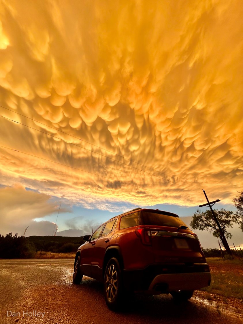 Mammatus at sunset, near Trent TX on Tuesday evening 🌩️