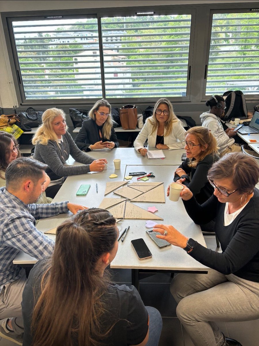 rab_pro's tweet photo. @OrangeCorse s’engage pour la place des femmes dans les métiers techniques avec une belle journée dédiée 👏
➡️ Hackathon «Donne in Tech »
➡️ Fresque #WomenInTech @orange !
➡️ Ateliers découverte des métiers techniques !
#Diversité https://t.co/WqKudEKwH3