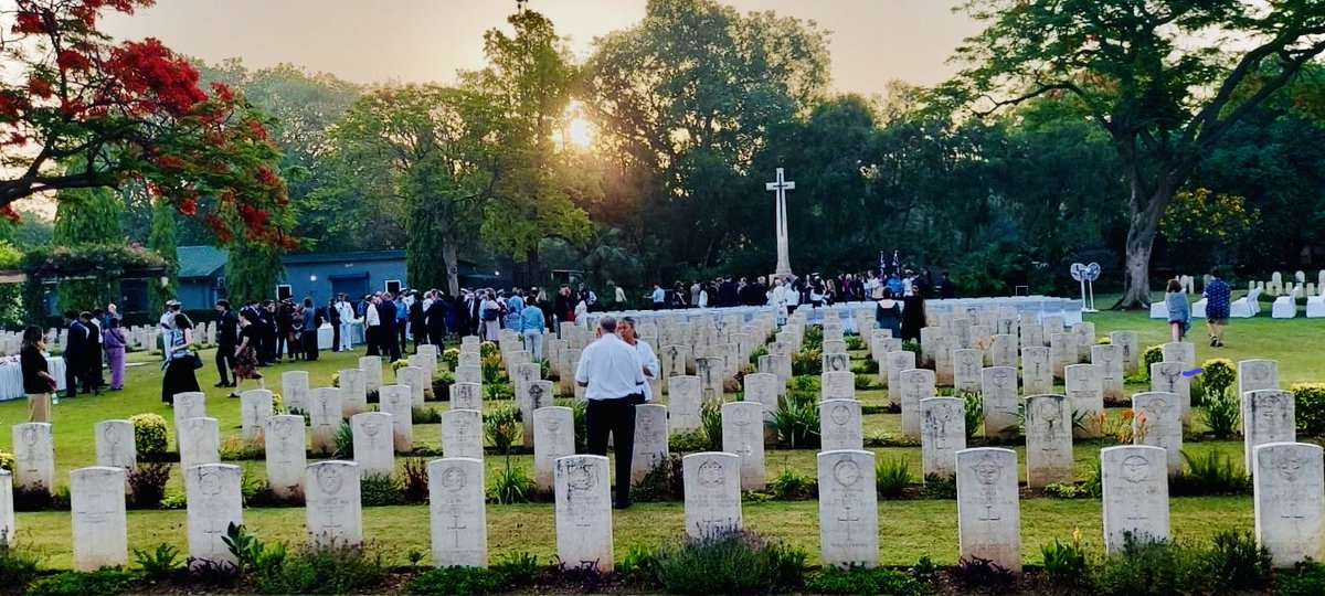 An honour to represent 🇬🇧 @RoyalNavy @RoyalMarines @BritishArmy & @RoyalAirForce at a moving & dignified #AnzacDay2024 service at @CWGC #Delhi War Cemetery. 

We're always up for standing by our 🇦🇺&🇳🇿 mates & particularly so on this day.

We Will Remember Them. 

#LestWeForget