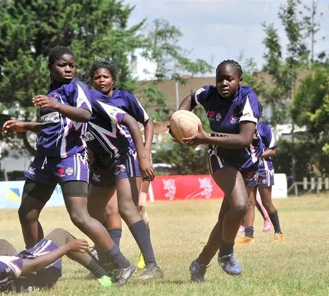 #ThrowbackThursday.…Can you identify the players in the photo?

#nslrfc #womensrugby #RugbyKE #tbt #RugbyLeague