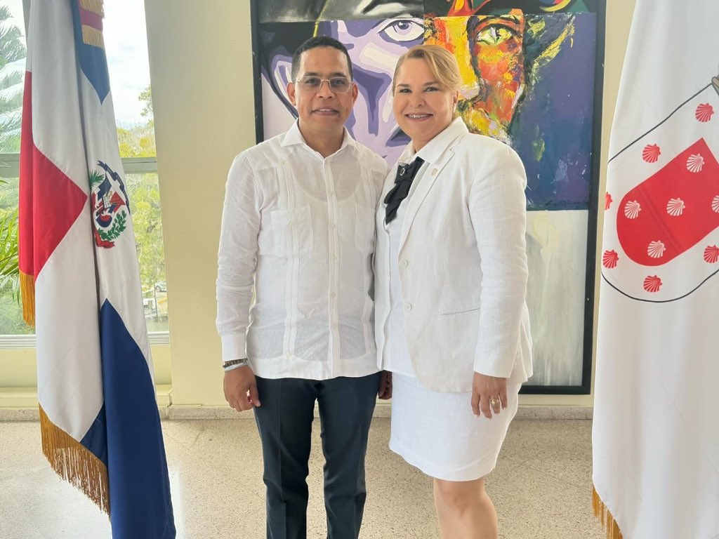 Fernan2bonilla's tweet photo. Hoy inicia la transformación de Santiago con la toma de posesión del alcalde @ulisesrodg y nuestra regidora @Yuderkacastell6 por @JSocialDO.
#SantiagoSeTransforma #TomaDePosesion #MunicipoSantiago #UlisesAlcalde #JusticiaSocial #YuderkaRegidora https://t.co/vmAqShPOzh