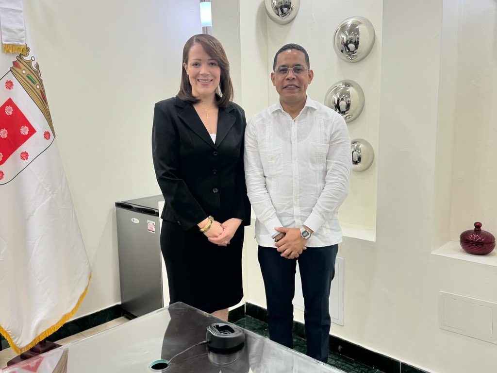 Fernan2bonilla's tweet photo. Hoy inicia la transformación de Santiago con la toma de posesión del alcalde @ulisesrodg y nuestra regidora @Yuderkacastell6 por @JSocialDO.
#SantiagoSeTransforma #TomaDePosesion #MunicipoSantiago #UlisesAlcalde #JusticiaSocial #YuderkaRegidora https://t.co/vmAqShPOzh