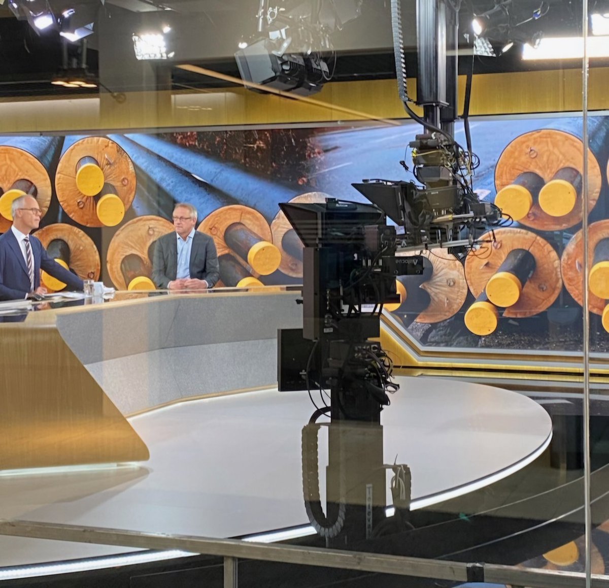 På besøg i studiet i <a href="/tv2newsdk/">TV 2 NEWS</a> her til morgen ved Dennis Ritter og snakke fjernvarme og udfasning af naturgassen.

Det går rigtig godt med at udrulle fjernvarme langt de fleste steder!

Nu skal vi holde tempo og sætte en slutdato for den sorte naturgas i vores boligopvarmning!