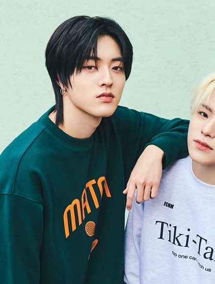 옷은 됐고 모델이나 사고싶은데 얼마면됨?