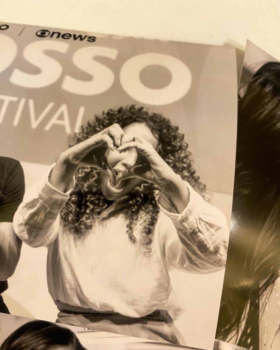 giovannapitel's tweet photo. Oi pessoaaaal!

 Nunca imaginei que até os meus maiores sonhos, não chegariam perto da minha atual realidade! Toda meu amor e agradecimento são poucos perto de tudo que tenho sentido. Muito obrigada por tudo, obrigada por sempre! Todos vocês são essenciais na minha vida, sem vocês nada disso seria possível!

Obrigada 💜