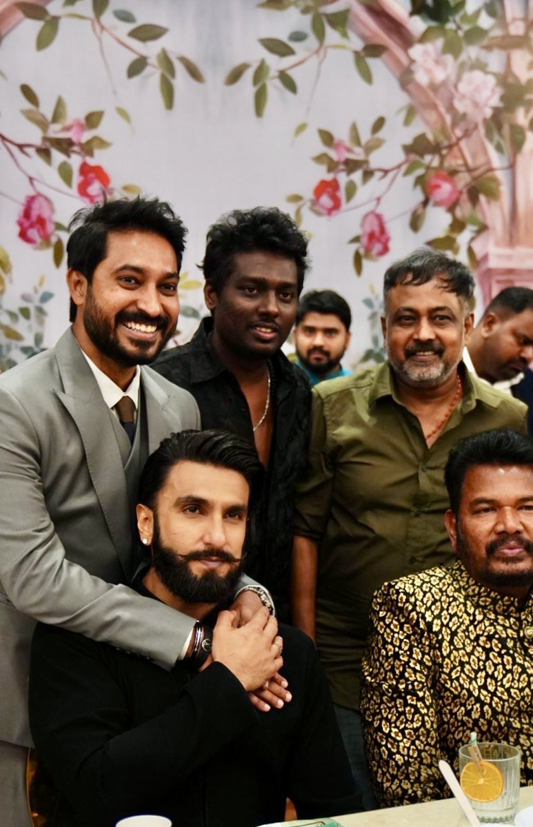 Being a part in the gathering of three proud Indians makes the manifest remarkable. 💕 @shankarshanmugh @RanveerOfficial @Atlee_dir  #ranveersingh #atlee #shankar #chefmadhampattyrangaraj