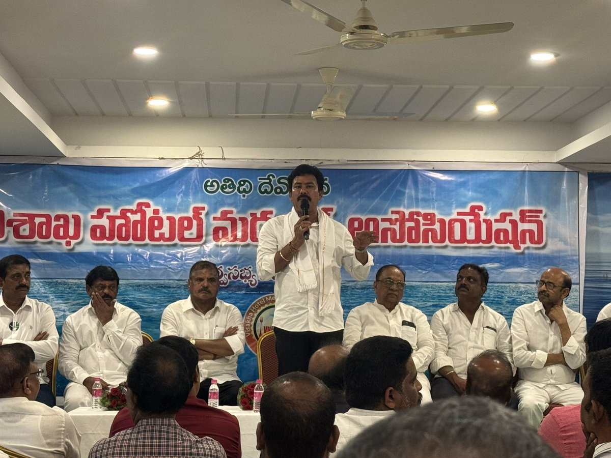 varmaconnects's tweet image. #KKRaju &amp;amp; Uttarandhra ysrcp stands for VizagHotelMerchants Association demands🙏🏻