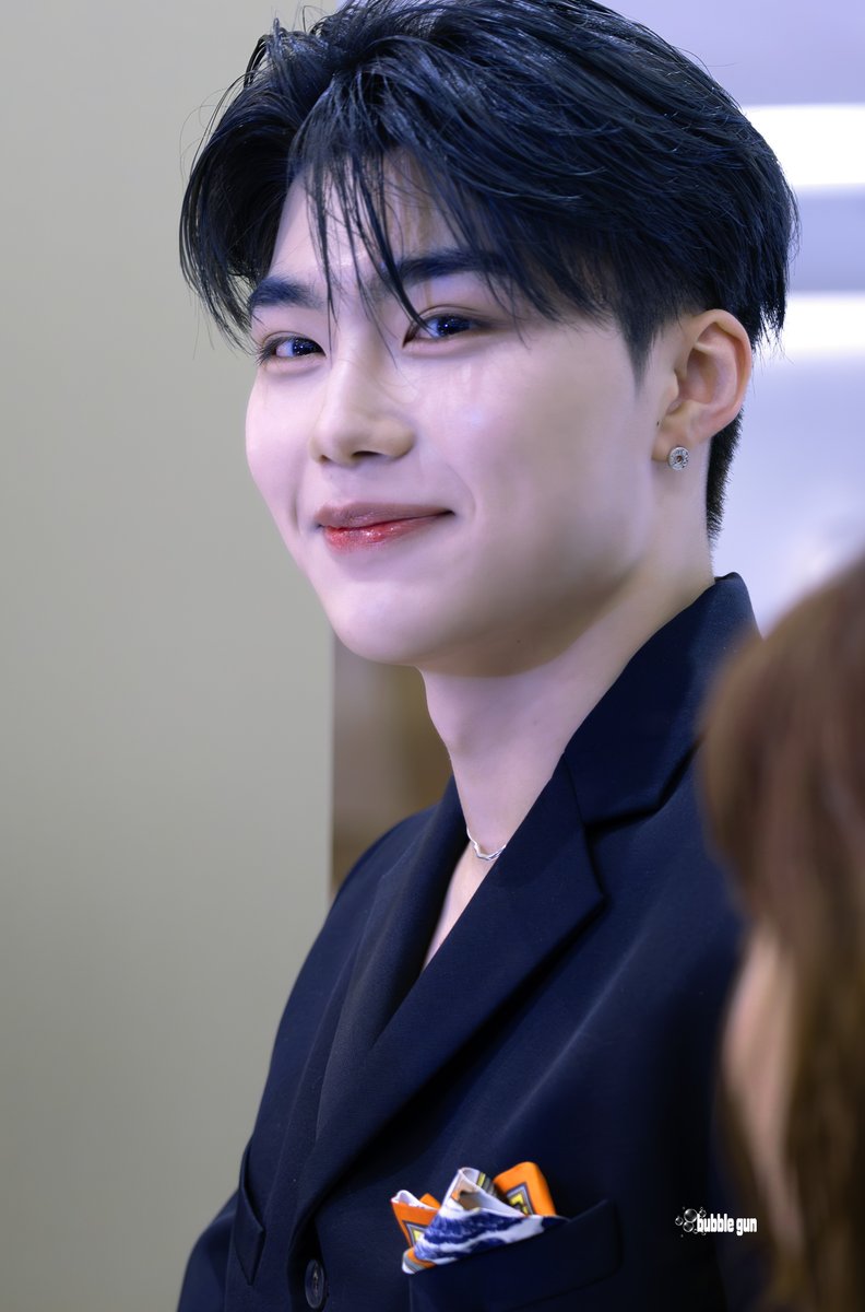 240418 앳킨슨 #박건욱 HQ

웃을 때 제일 예뻐💙

#PARKGUNWOOK #朴乾旭 #パクゴヌク #ZEROBASEONE #ZB1 #제로베이스원