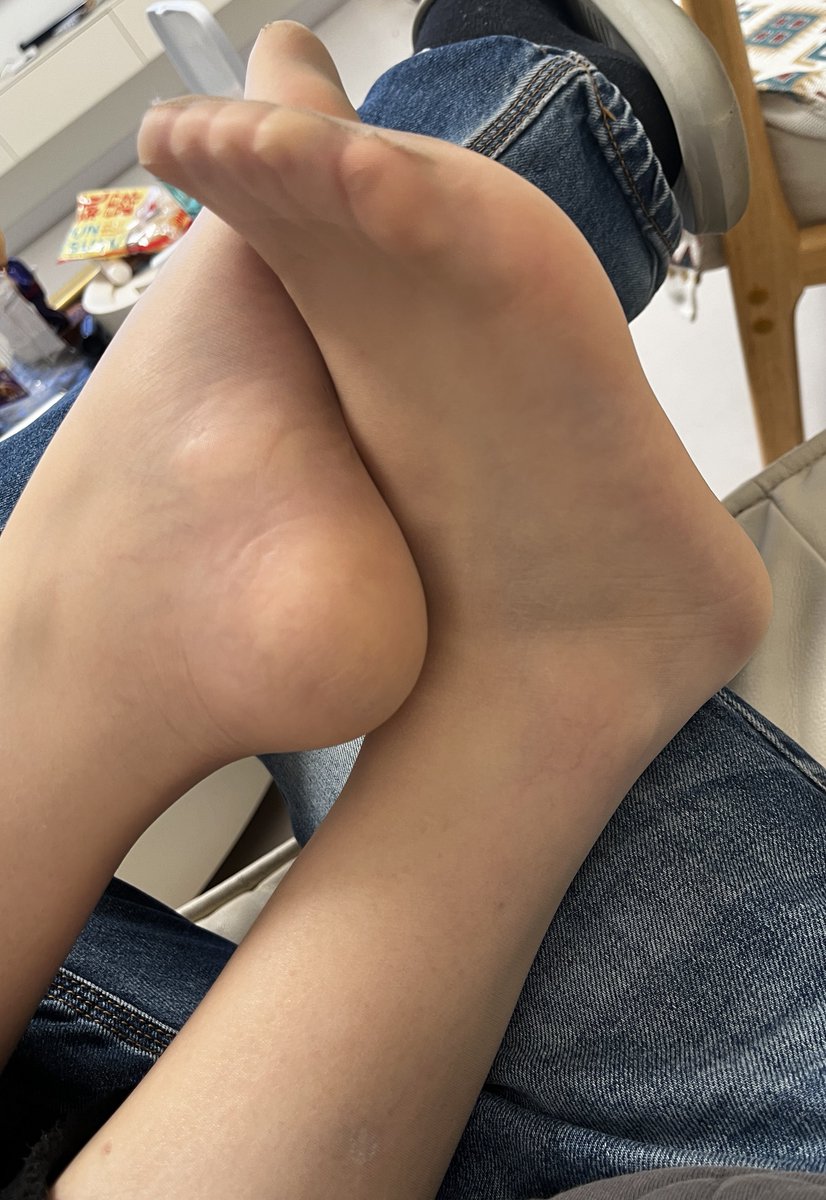 最幸福的时刻就是把玩老婆的丝袜脚 https://t.co/NuQflszJLu