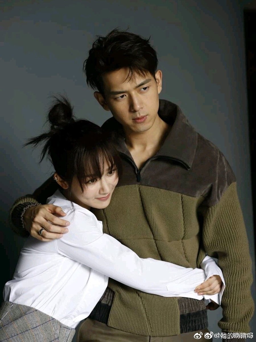 hug is an amazing thing. It's just the perfect way to show the love we're feeling But can't find the words to say.❤️🧿

#Lixian #YangZi 
#Xianzicouple #Xianzi #Flourishedpeony  #GoGosquid #国色芳华