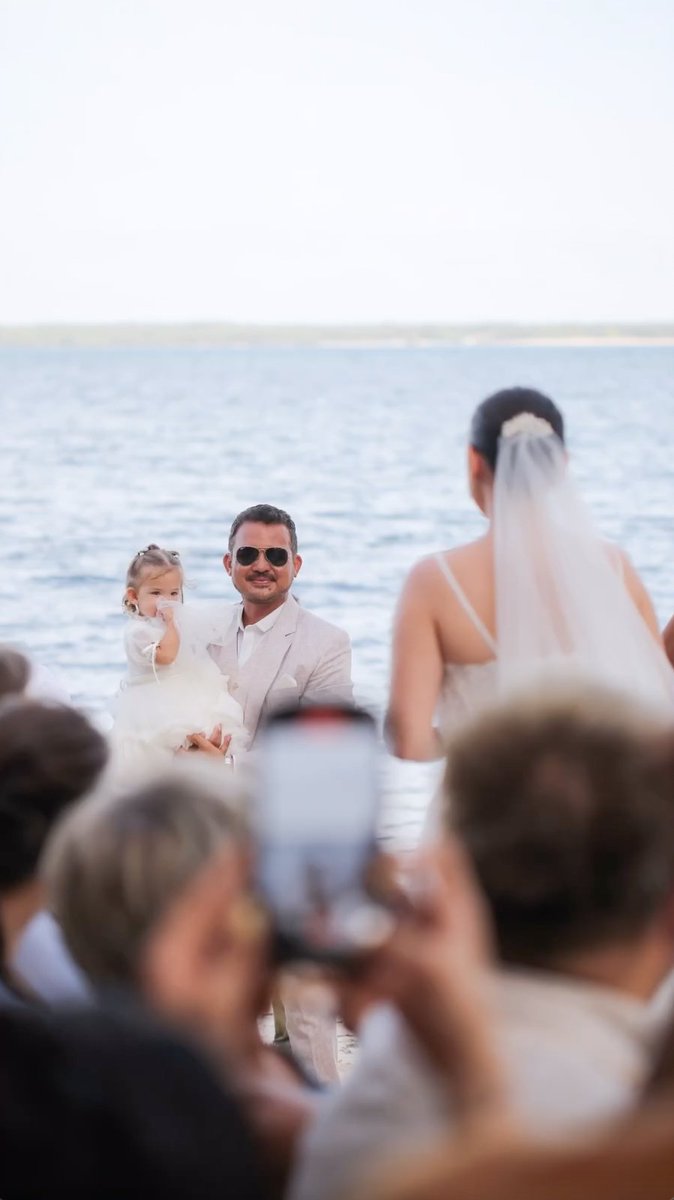 inquirerdotnet's tweet photo. ‘ANG PATRON SAINT NG MGA BROKEN-HEARTED, OFFICIALLY SIGNING OFF’ 🥰

LOOK: Angelica Panganiban shares an appreciation post for her husband, Gregg Homan, for ending her “sad girl era.”

The couple got married for the second time on April 20 in Siargao. | 📷: Pat Dy via Panganiban/Instagram

Read related story: https://t.co/n8EmZeaJ6R