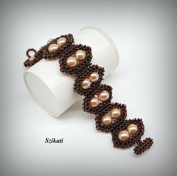 Dark Brown Beadwoven Bracelet, Original Beadwork, RAW Bead Art, Beaded High Fashion Jewelry, Elegant Accessory for Women, Gift for Her, OOAK etsy.me/3UdmGOr @Etsy által