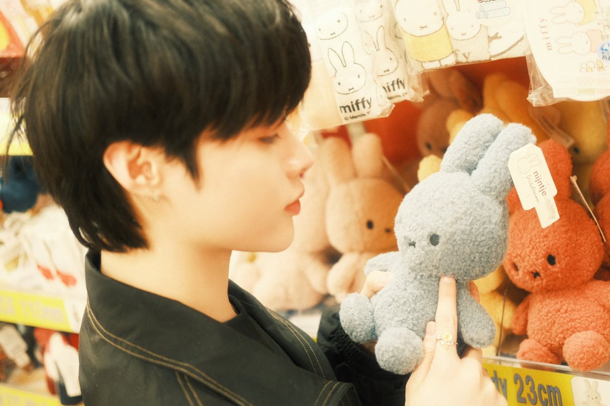TPST_twt's tweet photo. [#한빈] 나랑 귀여운 토끼와 함께 좋은 하루 보내~ 🐰💖💝 https://t.co/r8ilv7Jr12