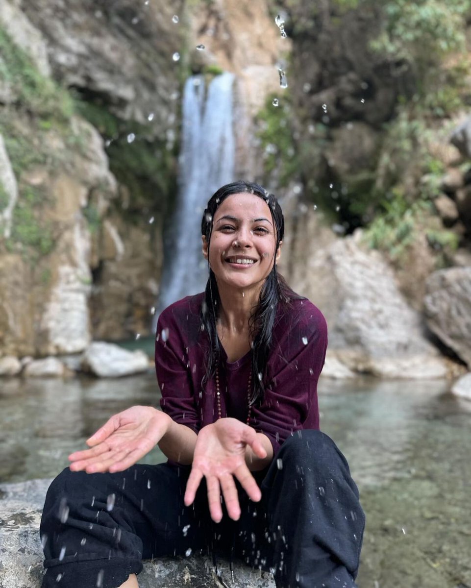Shehnaaz Gill Vibing In Nature 🌸

#shehnaaz #shehnaazkaurgill #ChillVibes #mountains #nature #waterfall #photooftheday 
@ishehnaaz_gill