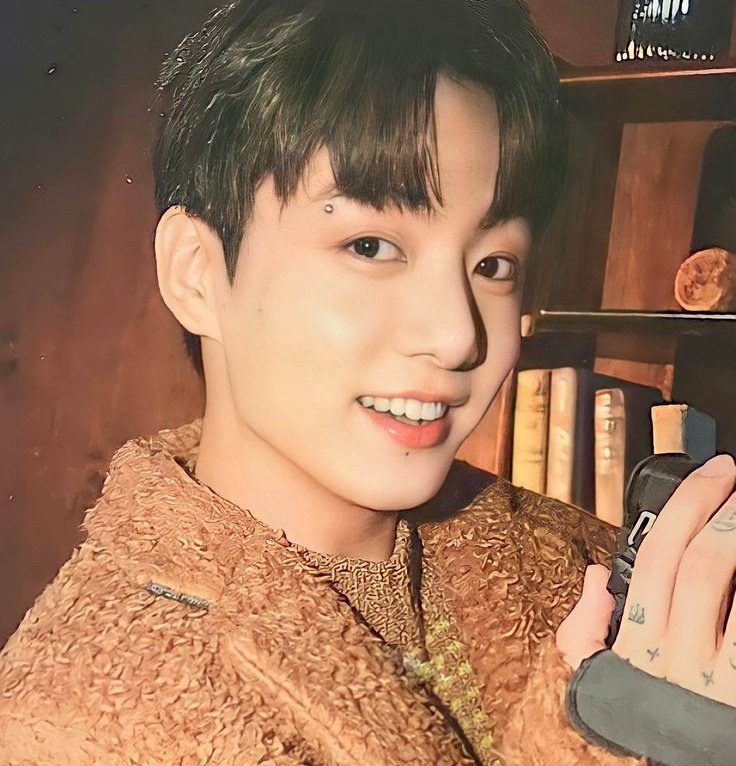 vkoonaus's tweet photo. Grey &amp; Heaven 
—a filo #taekookau where naka one night stand ni Heaven (jk) si Grey (th) a mafia at di inaasahang mabubuntis siya nito. After that night, hindi na nakalimutan ni Grey si Heaven kaya pinahanap niya ito sa mga tauhan niya. https://t.co/UkpLydfpQD
