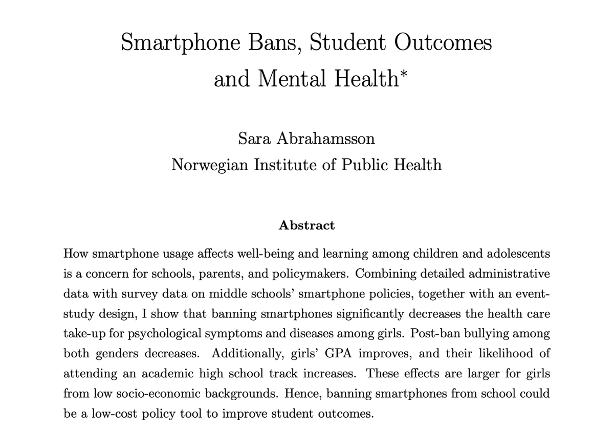 La prohibición de uso de smartphones en institutos de Noruega: 1⃣Redujo 60% consultas por síntomas psicológicos. 2⃣Disminuye casos acoso. 3⃣Chicas necesitan menos cuidados salud mental 4⃣Mejoran resultados académicos chicas (no chicos). 5⃣Mejoran más las de menor nivel de renta.