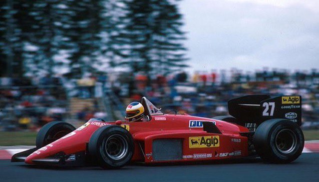 Questa foto è stata scattata il 4 agosto 1985.
Michele Alboreto vinse il Gran Premio di Germania sulla lunga pista del Nürburgring con la Ferrari 156-85.
Quella fu la quinta e ultima vittoria in carriera per Michele. 
#F1